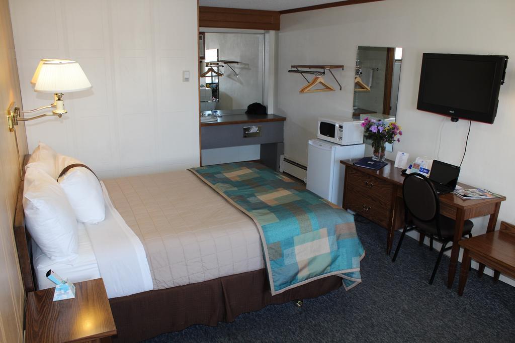 Canadas Best Value Inn 卡加利 外观 照片